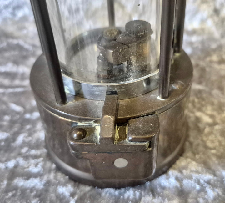 Protector Lamp & Lighting Co.Ltd