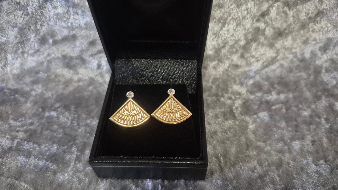 9crt Gold Deco Fan Studs.