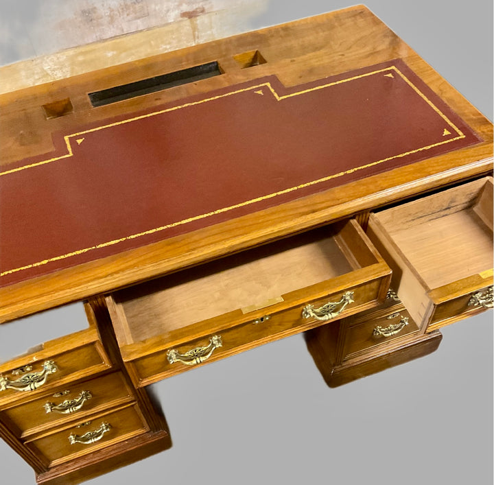 Late Victorian/Edwardian Kneehole Desk