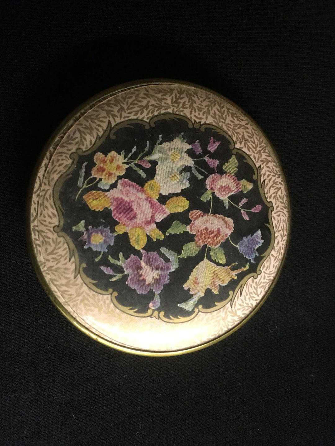 Gilt Compact