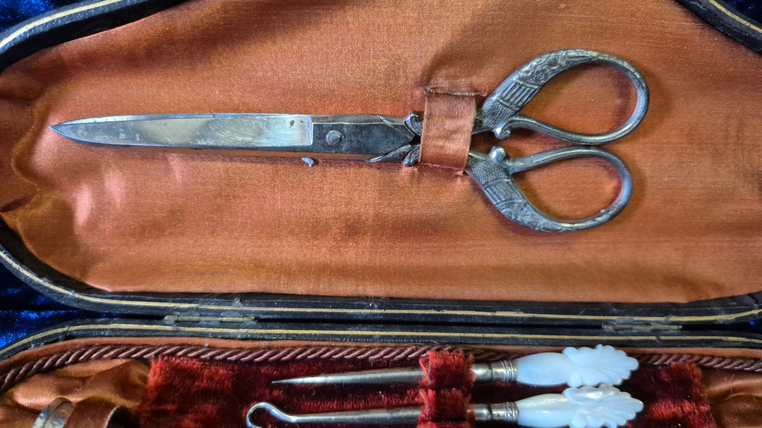 Antique Etui