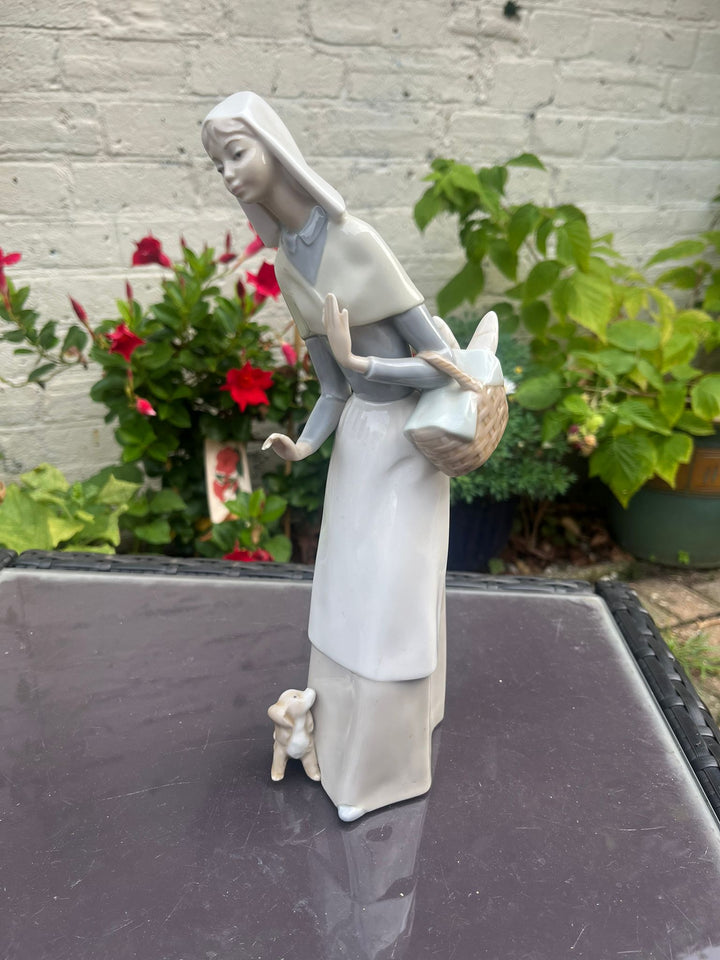 Lladro Figurine