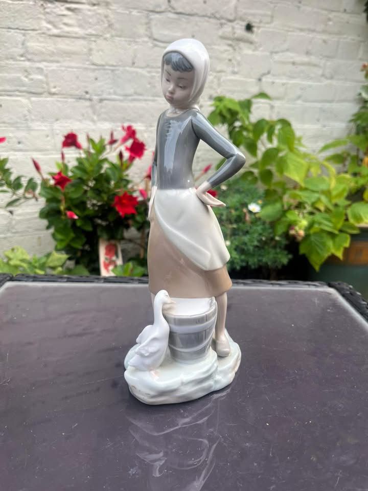 Lladro Figurine Girl With Goose