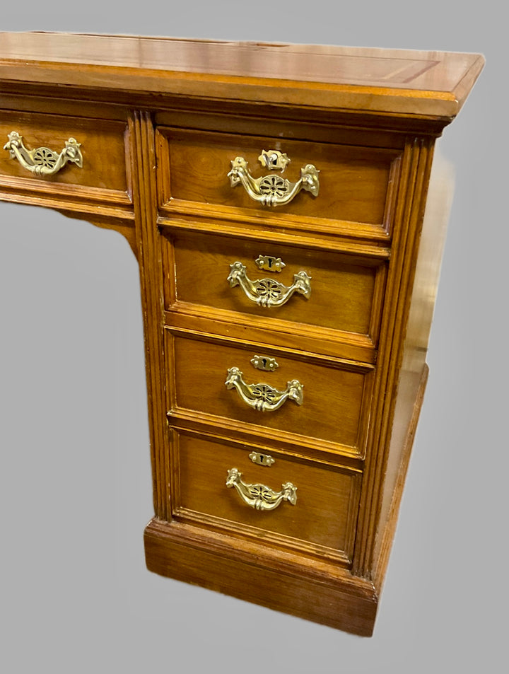 Late Victorian/Edwardian Kneehole Desk