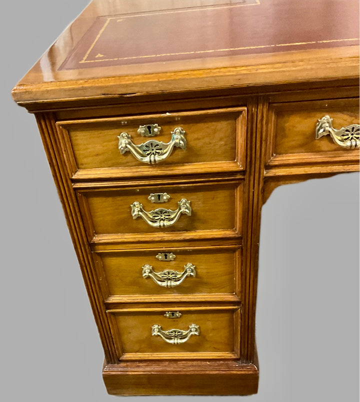 Late Victorian/Edwardian Kneehole Desk